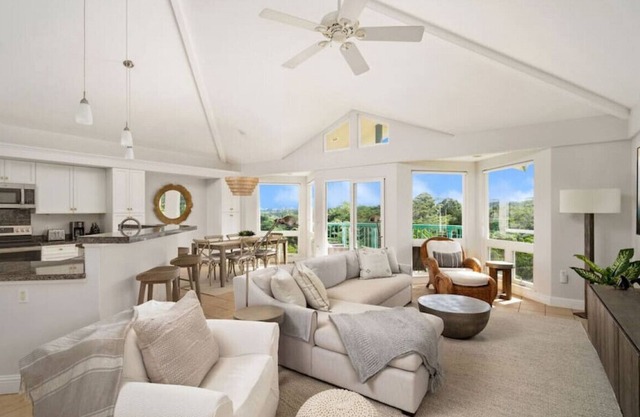 Luxurious Monthly North Shore Home in Gated Community