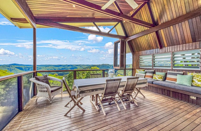 Luxurious Mountain Retreat near Maleny