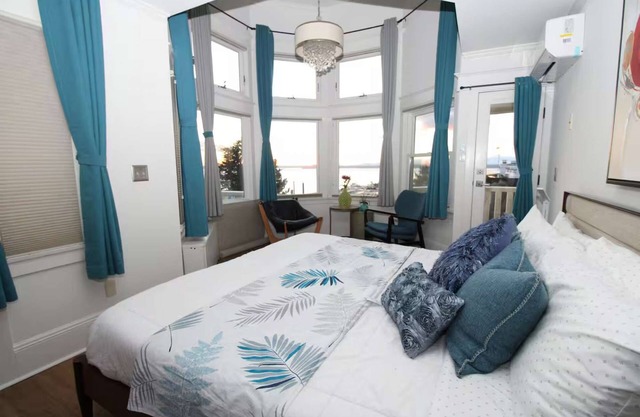 Luxurious Multi-Level Home with Breathtaking Mountain & Water Views - Prime Seattle Location!