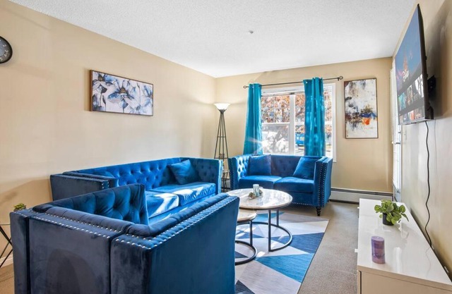 Luxurious Oasis king Bed Suite Near the Airport