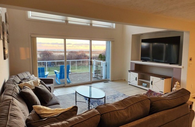 Luxurious Oceanfront Beach Home!