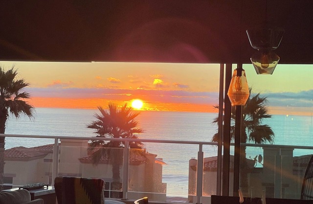 Luxurious Oceanfront 2-Bedroom Condo with Panoramic Ocean Views!