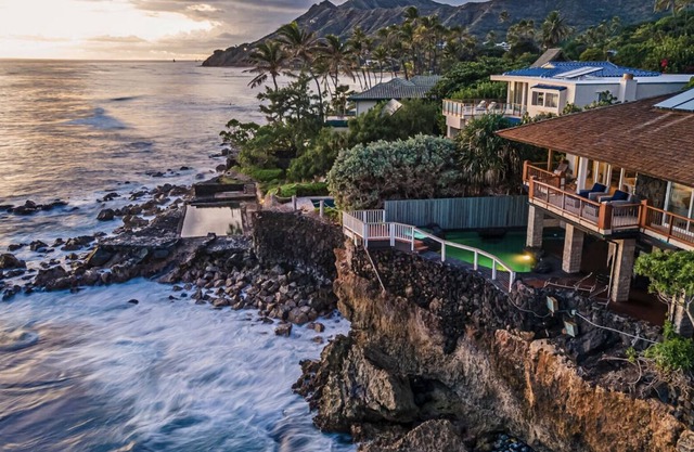 Luxurious Oceanfront Estate w/Pool & Hot tub, Panoramic Views, Kaiko'o Villa