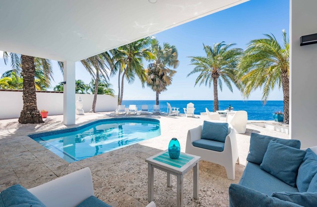Luxurious OceanFront Secured resort 3 MIN TO BEACH