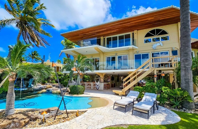 "Luxurious Open Bay Retreat: Expansive Dockage & Private Pool Oasis!