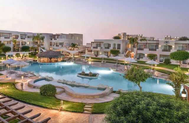 Luxurious Pool-View Room Perfect for Romantic Red Sea Retreats - with Spa