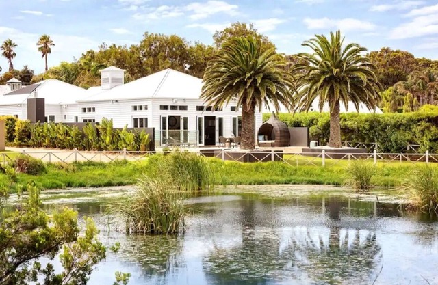 Luxurious Portsea Lakehouse