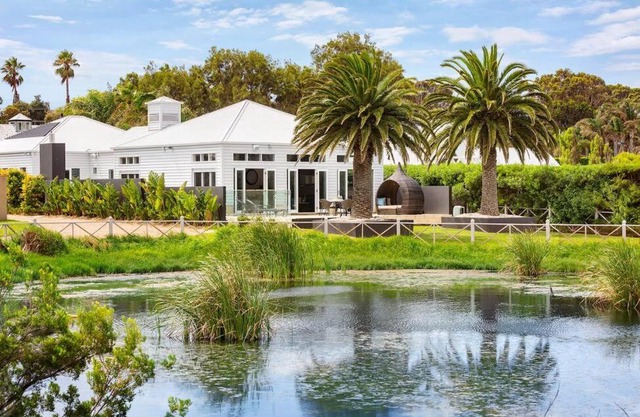 Luxurious Portsea Lakehouse