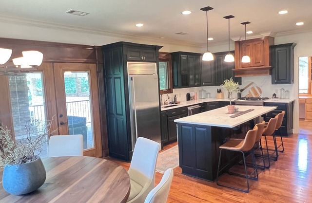 Luxurious Relaxation on Lake Hamilton