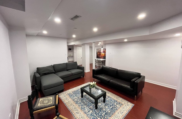 Luxurious Retreat ; 2BR basement in Mississauga