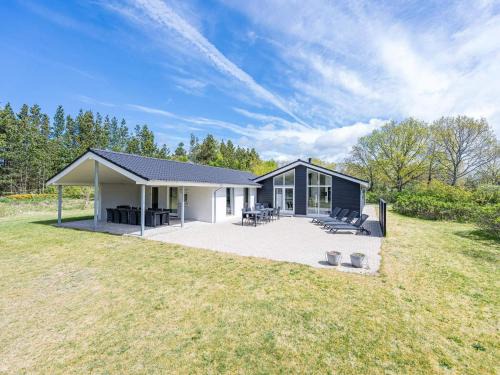 Luxurious Retreat in Henne Strand-By Traum