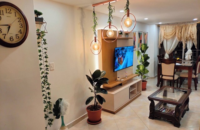 Lujoso Refugio en Medellín: Apto de 3 Habitaciones, Mezcla Clásico y Moderno