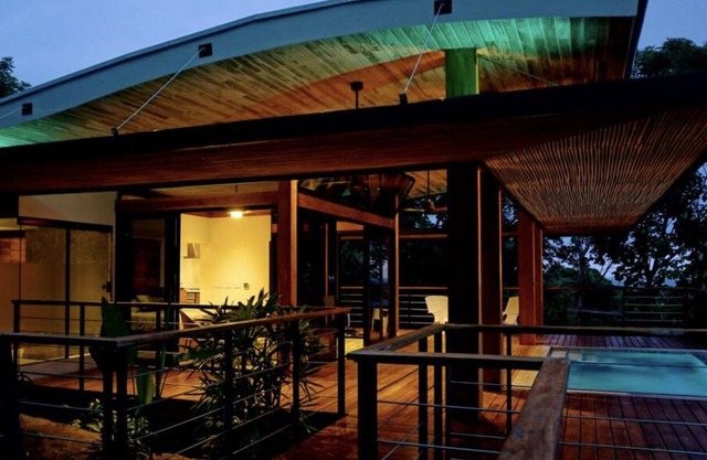 Este es un refugio de lujo de 6 * nuevo con impresionantes vistas al mar