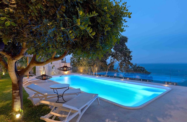 Lujosa vista al mar Villa Vollard con encuesta privada y jacuzzi cerca de Heraklion