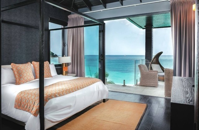 Luxurious Sea-View Villa Perfect for a Relaxing Retreat with the Family