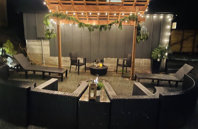 Luxurious Seattle Home (Free EV charger & Parking)