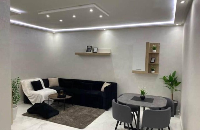 Luxurious secure apartment free parking