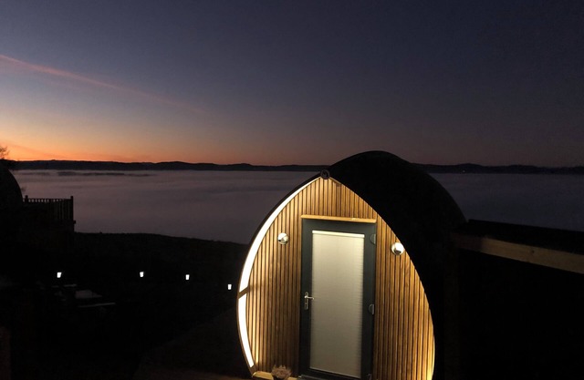 Luxurious Snug With Hottub Which Sleeps-2 in Fife