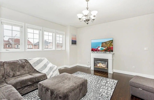 Luxurious Spacious Dream Home with Parking!