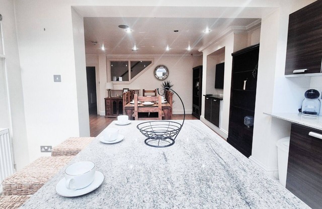 Luxurious & Spacious 2BR
