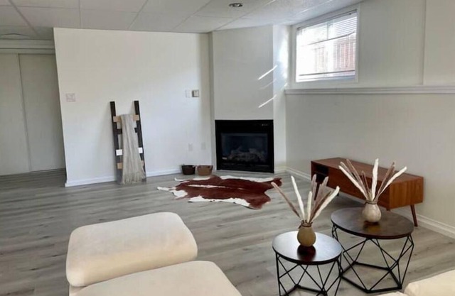Luxurious & spacious 3 bedroom home in Windsor.