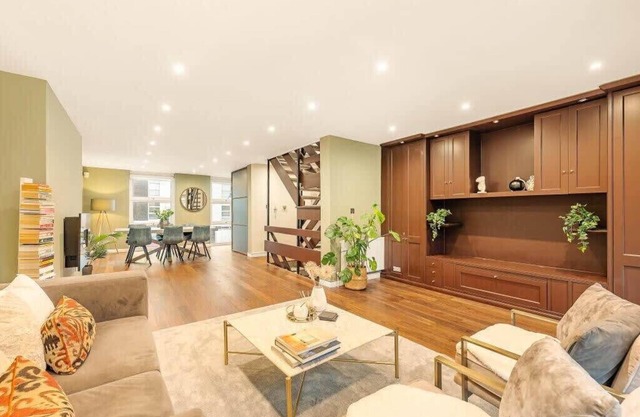 Luxurious & Spacious Townhouse