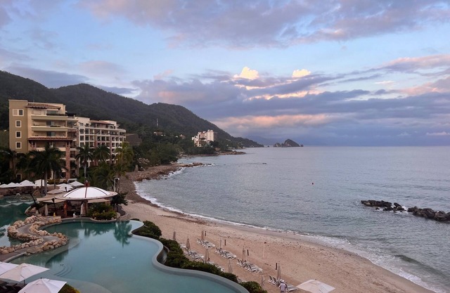 Luxurious Studio in resort with WiFi, fitness room in soothing Puerto Vallarta,