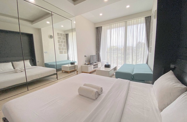 Luxurious Studio At Art Deco Apartment