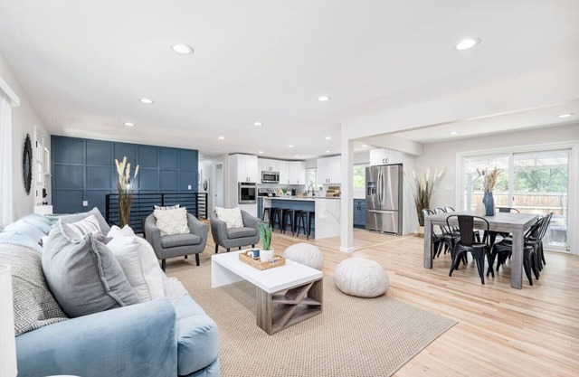 Luxurious Sunset Retreat w/Private Spa Patio
