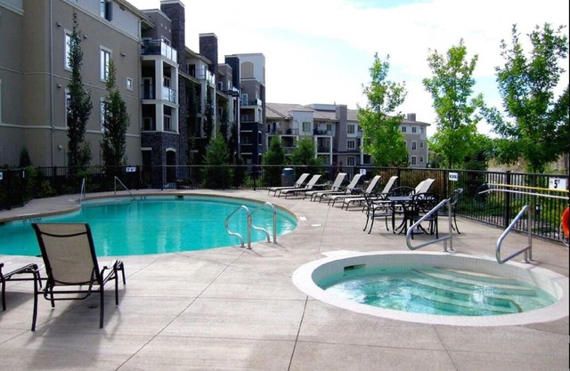 Luxurious Top Floor 2 BD, 2 Bath Condo at Pinnacle Point