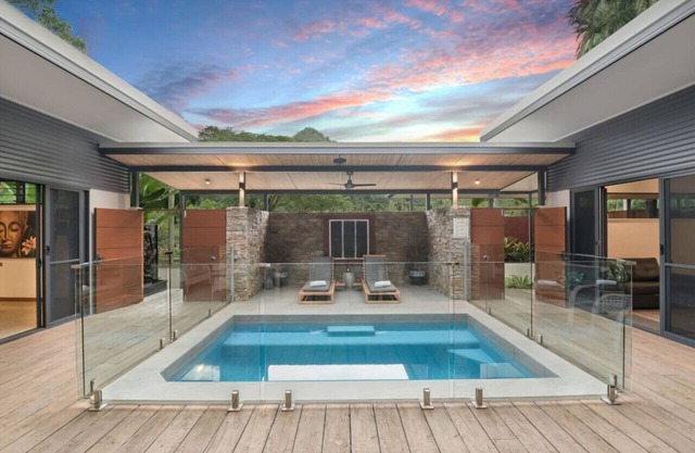 Luxurious Tropical Retreat with Private Pool Near Crystal Cascades