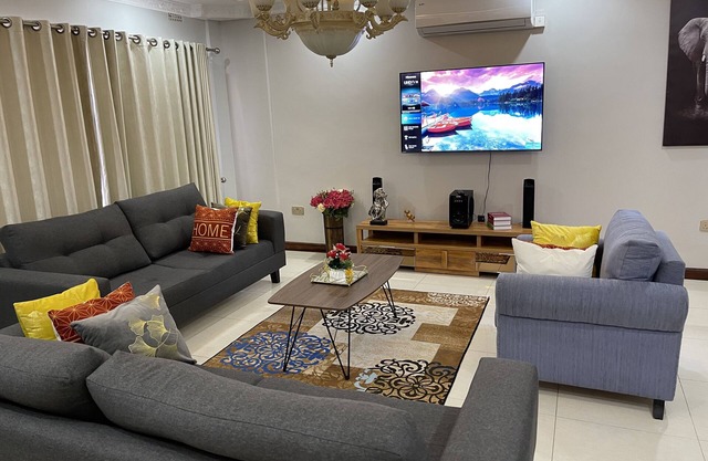 Lujo Lusaka: Tu Oasis Privado Aguarda en el Corazón de Zambia