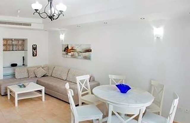 Lujoso apartamento de dos habitaciones con jardín.