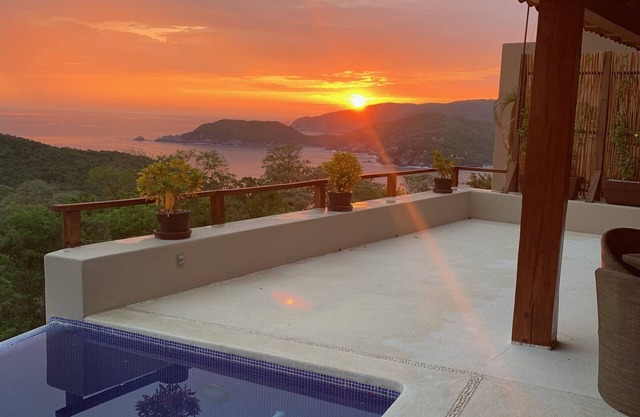 De lujo de vacaciones, vista al mar, la playa en unos Pasos, piscina privada!