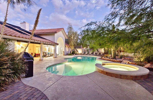 Casa privada de Oasis - 7 minutos a Strip - Piscina / Spa - Reserve 3 noches y obtenga 1 gratis
