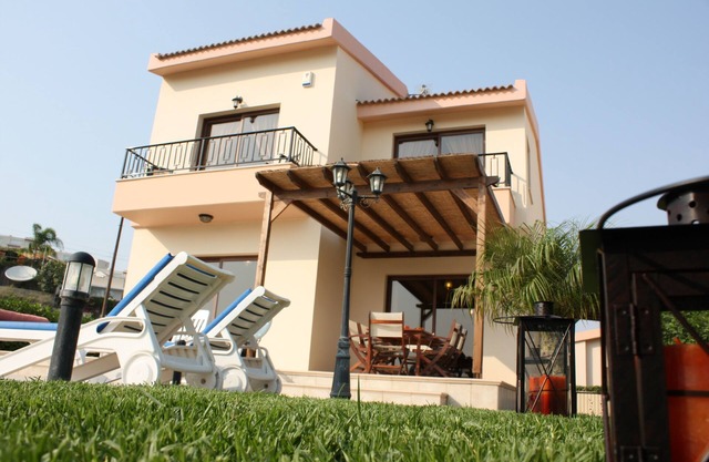Luxurious Villa Located at first line with direct sea view. Wi-Fi.