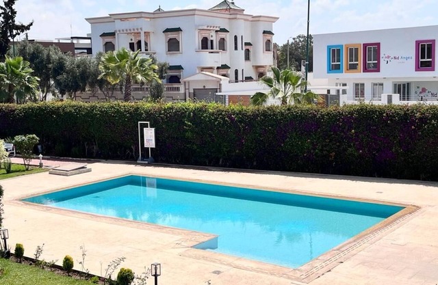 ESTUPENDA VILLA CON PISCINA AL LADO DE LOS GOLFES