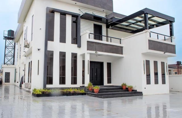 Luxurious Villa & Vacation Home - Starlink Wi-Fi & Swimming Pool