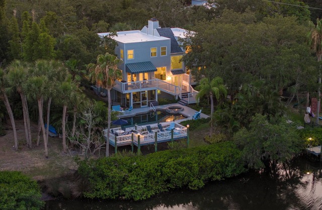 LUXURIOUS VILLA WATERFRONT NEAR SIESTA KEY BEACH