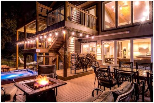 Luxurious Villa with Hot-tub, Fire Pit and Games in Gary, Indiana