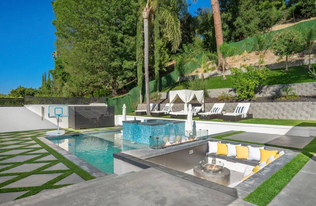 Luxurious Villa, Woodland Hills
