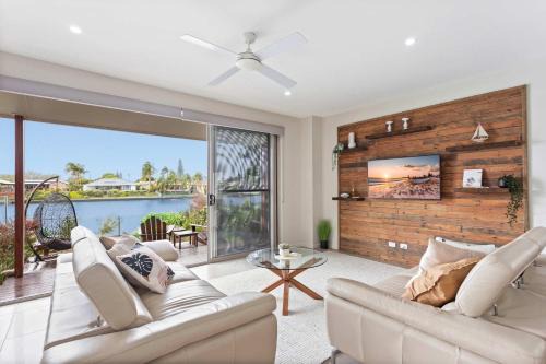 Luxurious Waterfront Paradise Stunning Views