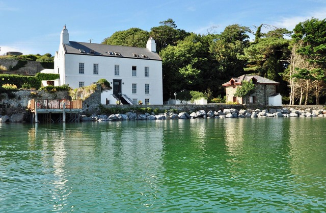 Luxurious Waterfront Georgian Manor House Restored and Fully Staffed 18 guests