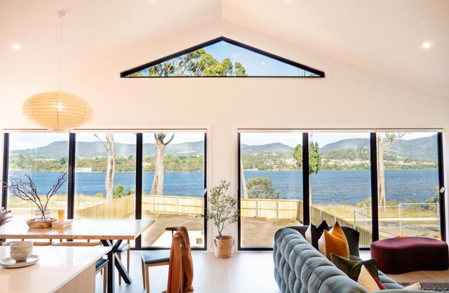 Luxurious Waterfront home in the North of Hobart
