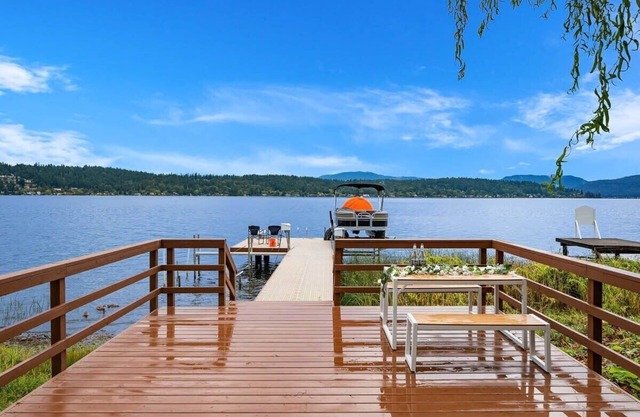 Luxurious Waterfront Property w/ Unbeatable Views