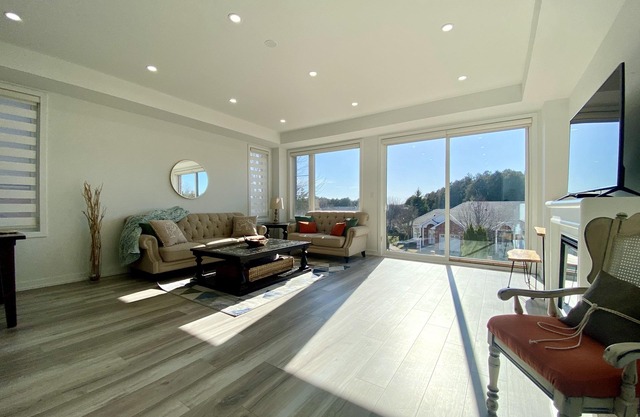Luxurious Waterfront Residence