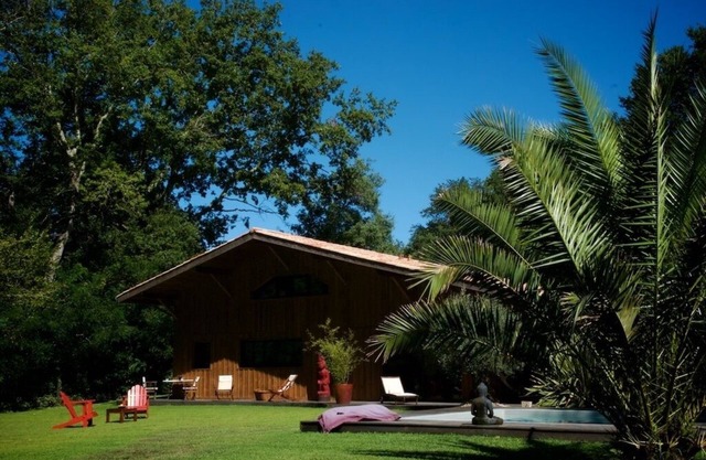 Lujosa casa de madera, cerca de playas y campos de golf.