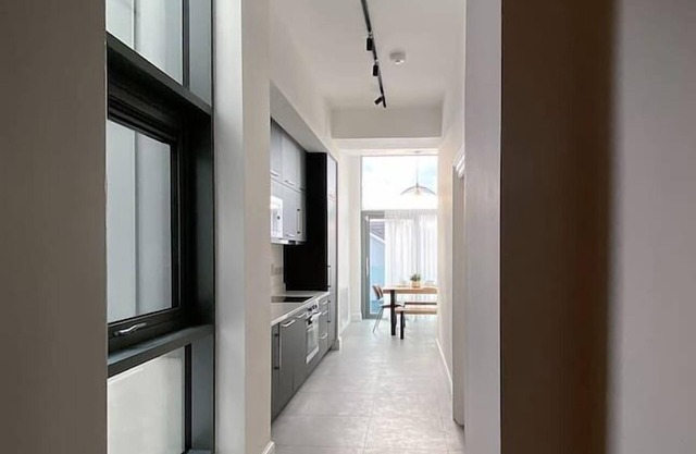 Luxuriously large period D2 property of character