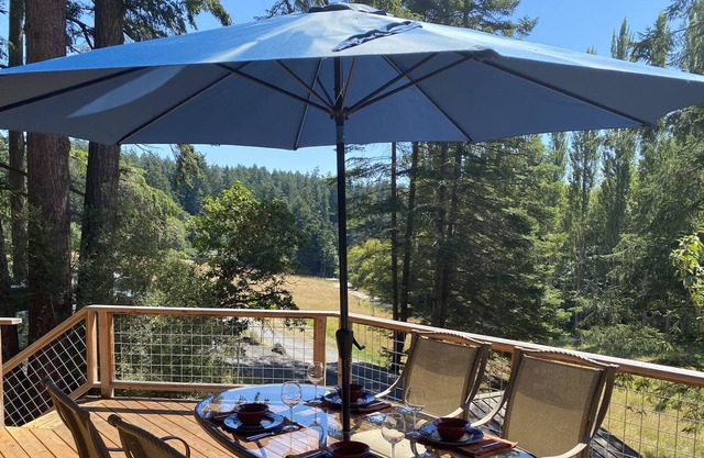 Luxuriously re-modeled cottage minutes from the Ferry