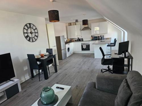 Luxury 1-bed Apartment with Free Parking